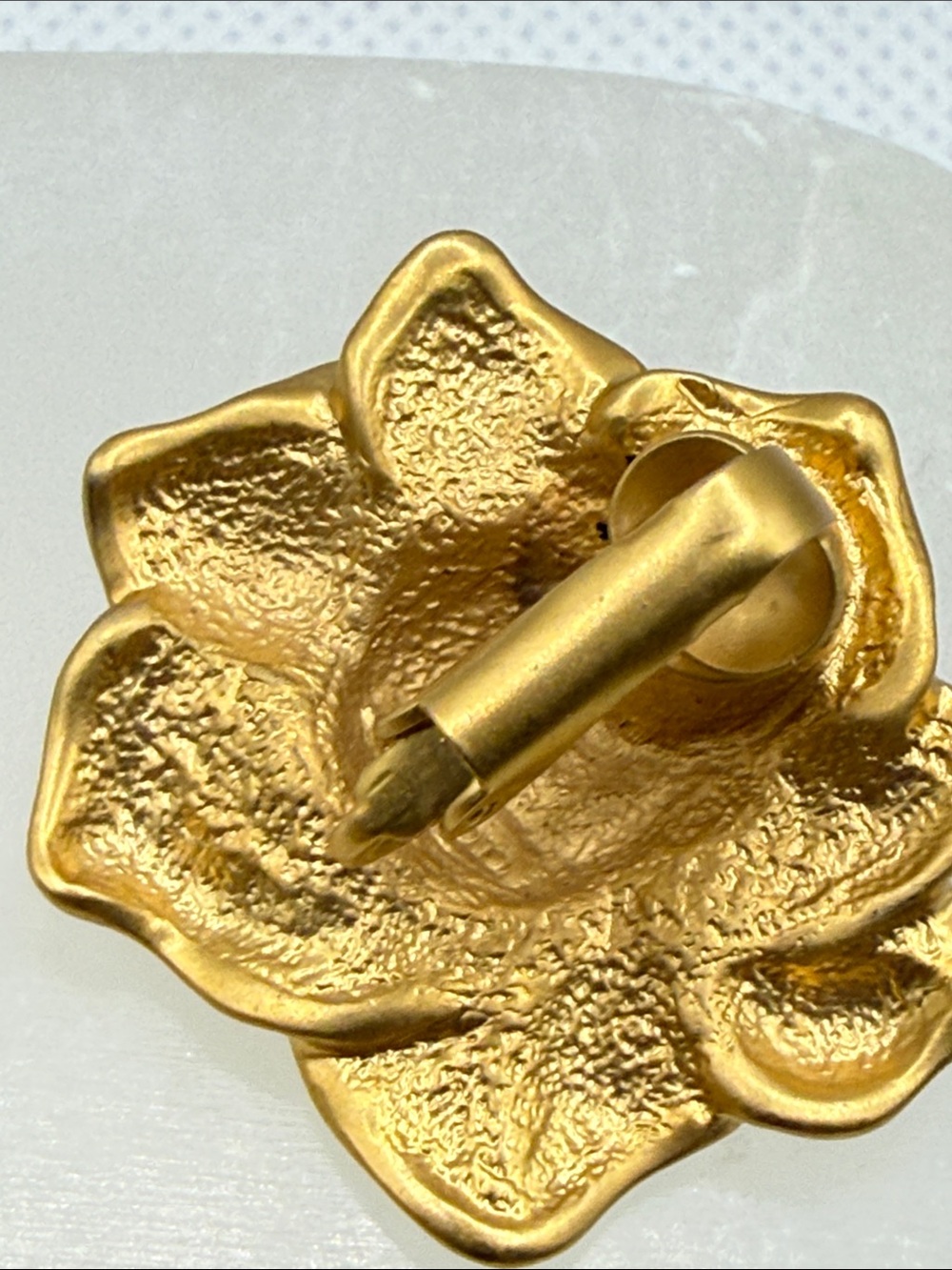 Vintage Avon Gold tone matte Rose Floral Clip-On Earrings beautiful flower - Picture 6 of 9